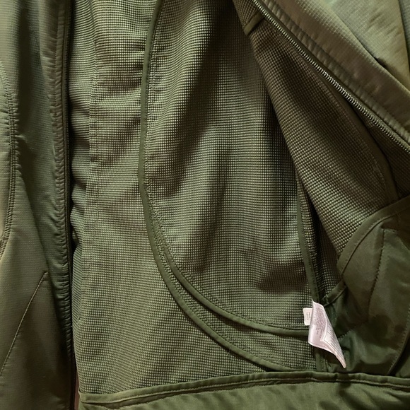 Nike Women’s Lightweight Run Jacket - Picture 7 of 9